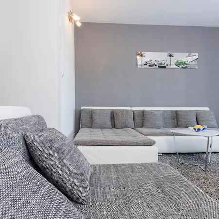 بيت للعطل House Beleca
